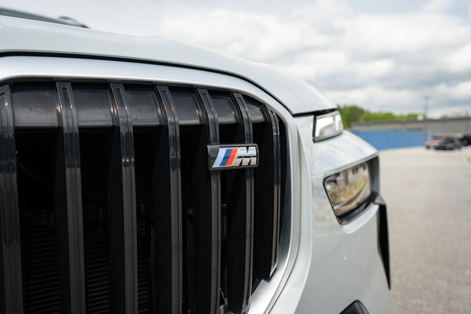 Used 2023 Gray BMW M60i image 9
