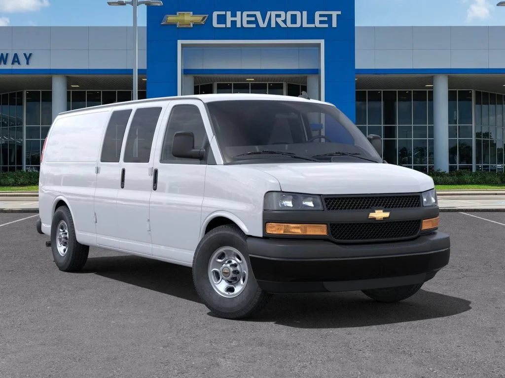 New 2025 Summit White Chevrolet WT image 7