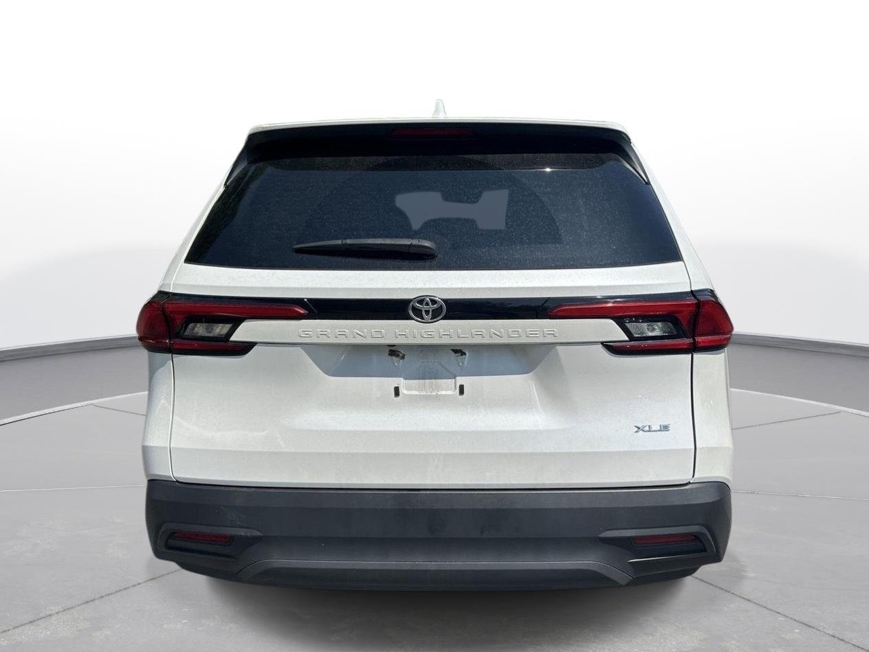 Used 2024 Wind Chill Pearl Toyota XLE image 7