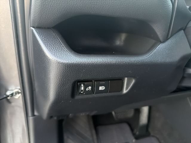 2021 Toyota RAV4 LE - Photo 11