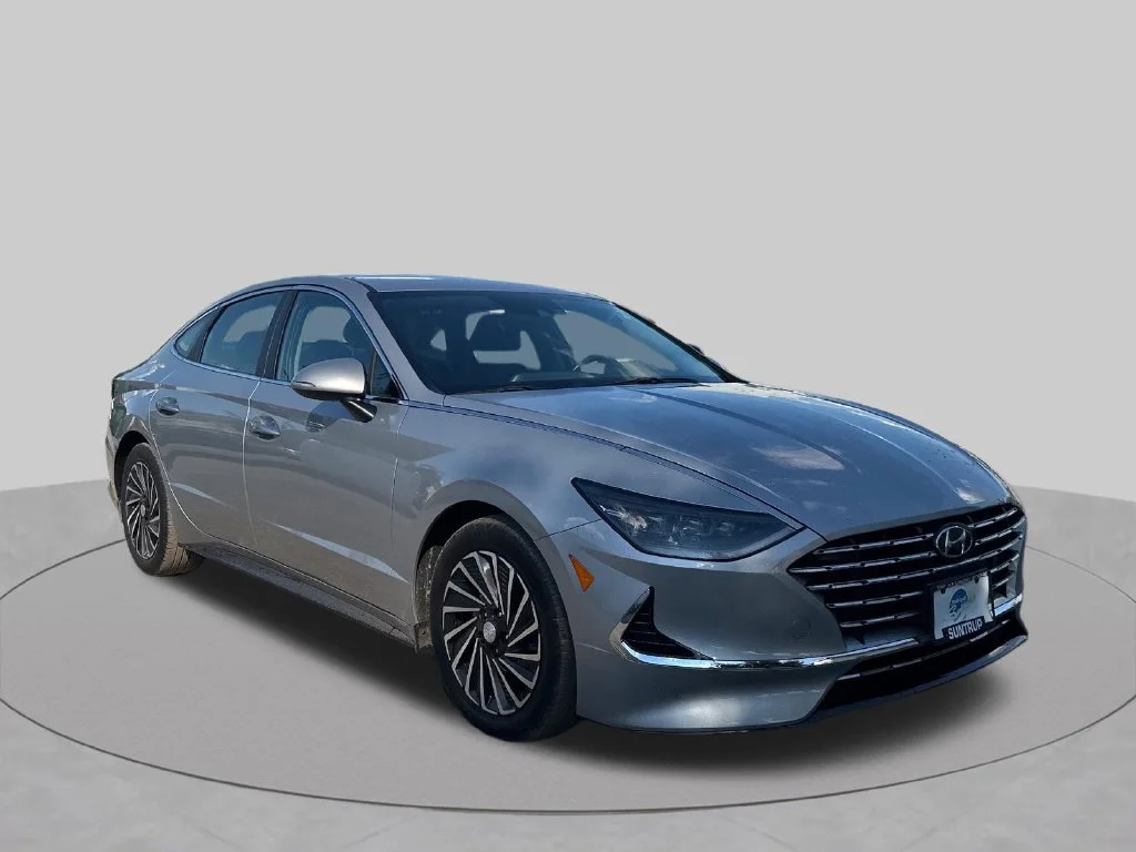 Used 2023 Silver Hyundai SEL image 9