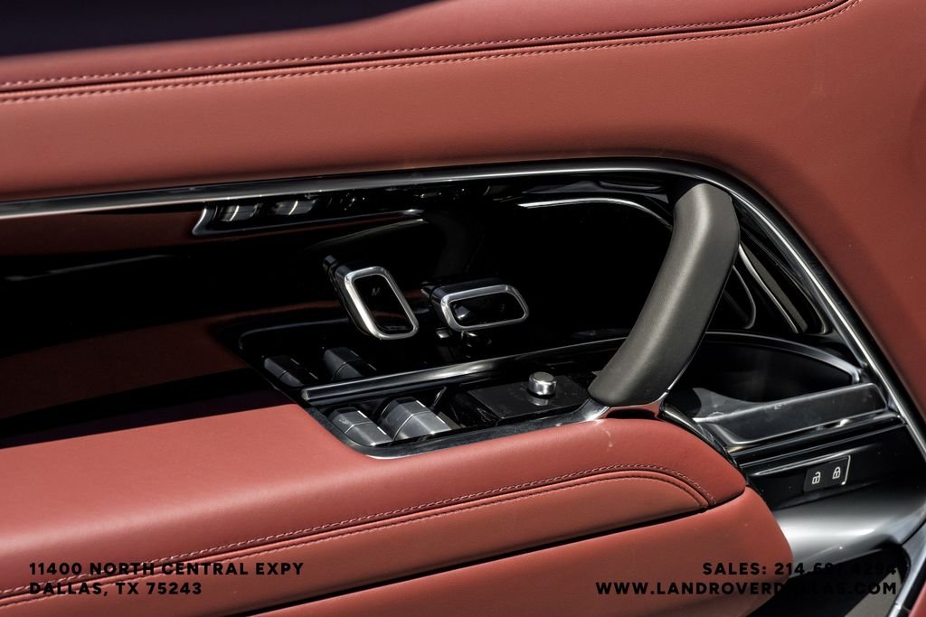 New 2026 Santorini Black Metallic Land Rover SE image 50
