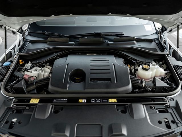 New 2026 Fuji White Land Rover SE image 40