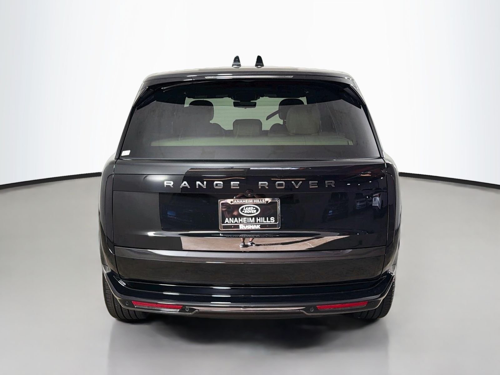 New 2026 Santorini Black LAND ROVER SE image 4