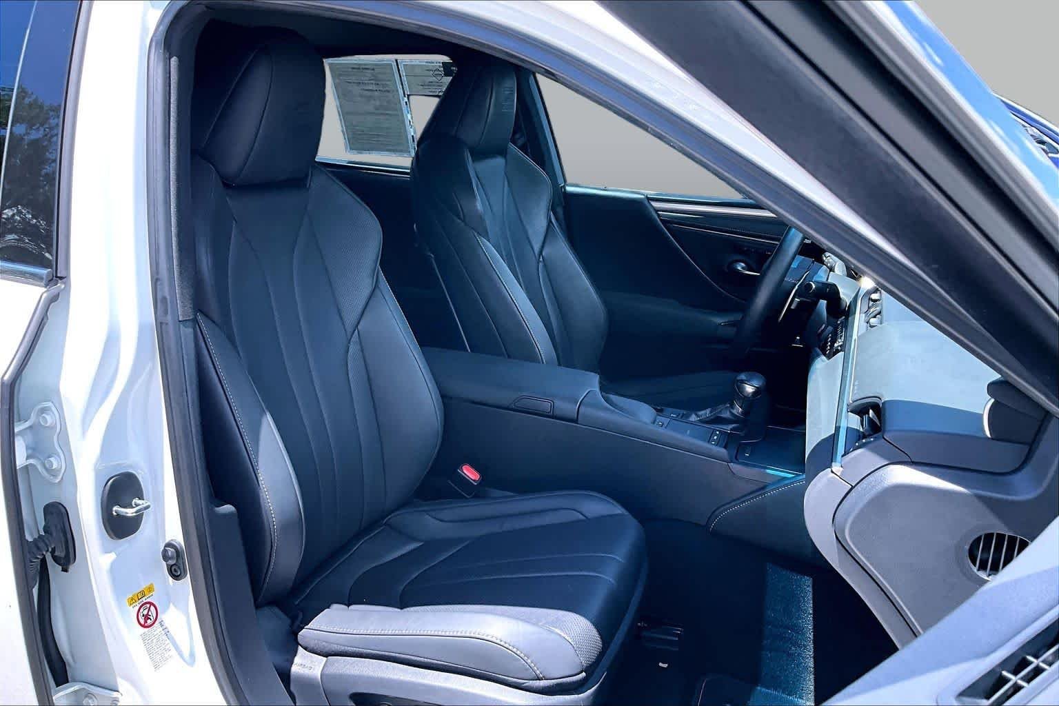 Used 2019 Ultra White Lexus F SPORT image 9