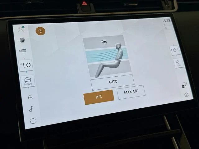 New 2026 Fuji White Land Rover Dynamic SE image 18