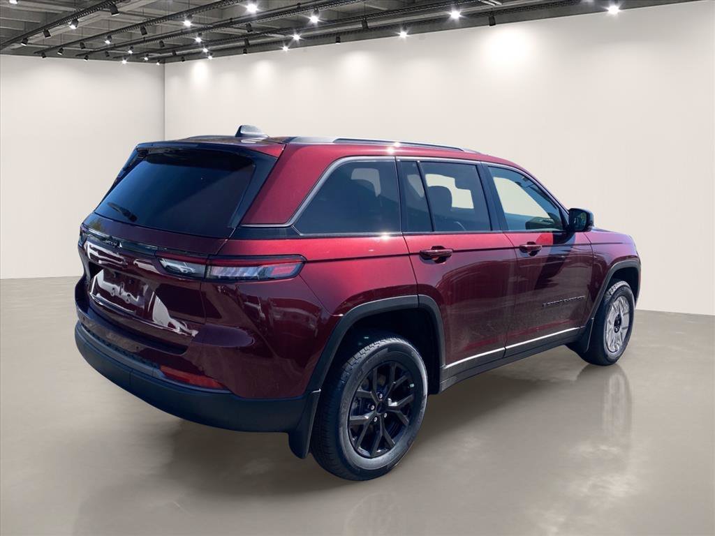 New 2026 Velvet Red Pearl-Coat Exterior Paint Jeep Altitude image 4
