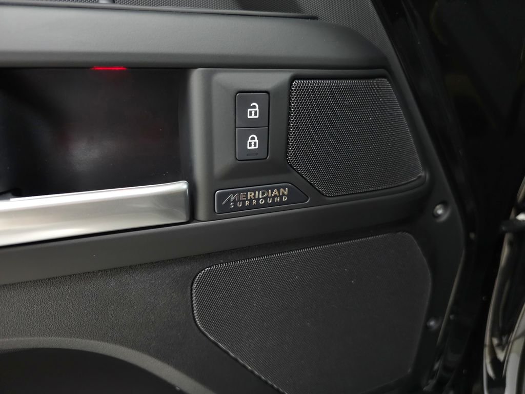 New 2026 Santorini Black Land Rover X-Dynamic SE image 12