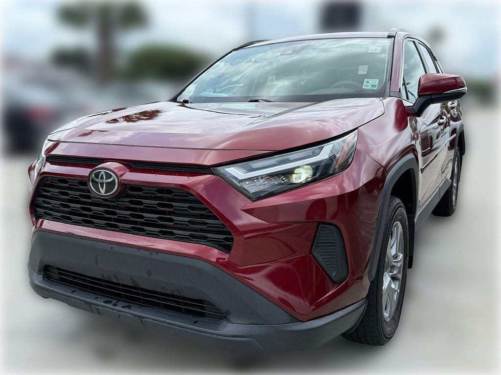 Used 2022 Ruby Flare Pearl Toyota XLE image 2