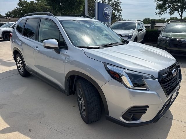 2023 Subaru Forester Premium's photo