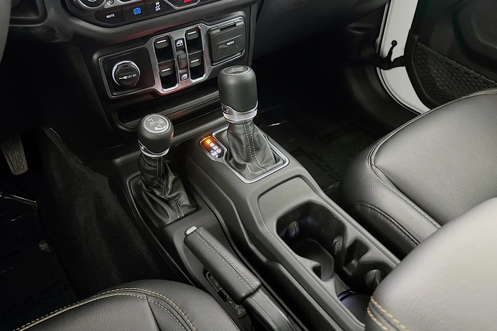 Used 2024 BRIGHT WHITE Jeep Sahara image 5