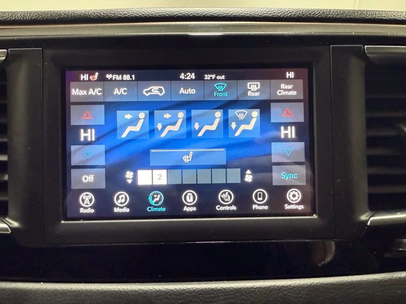 Used 2018 Gray Chrysler Touring L image 27