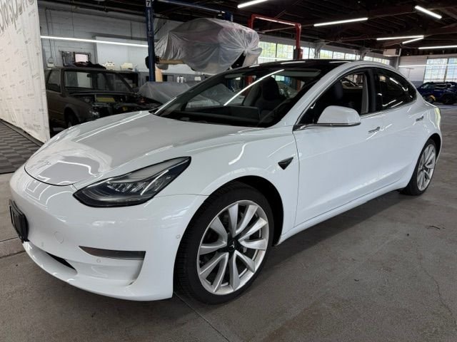 2020 Tesla Model 3 Standard Range Plus's photo