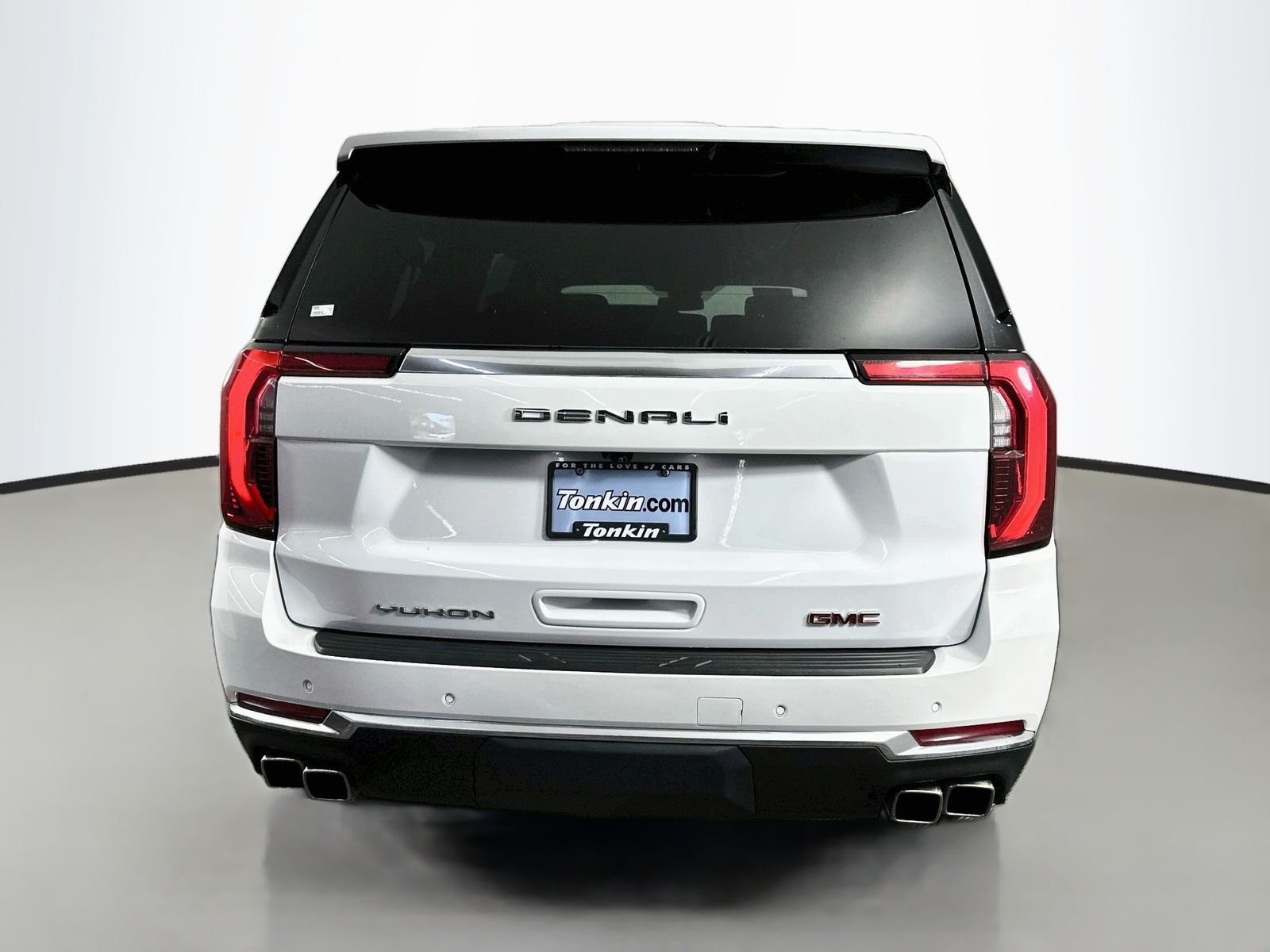 Used 2025 Summit White GMC Denali image 7