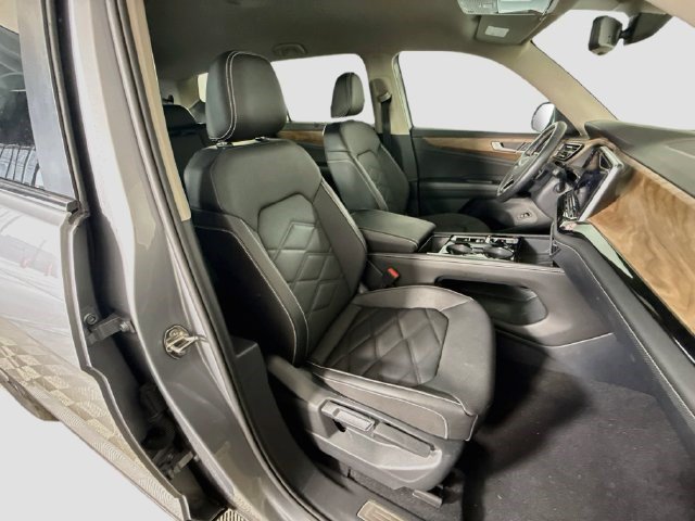 Used 2026 Silver Mist Metallic Volkswagen 2.0T SE w/Technology image 25