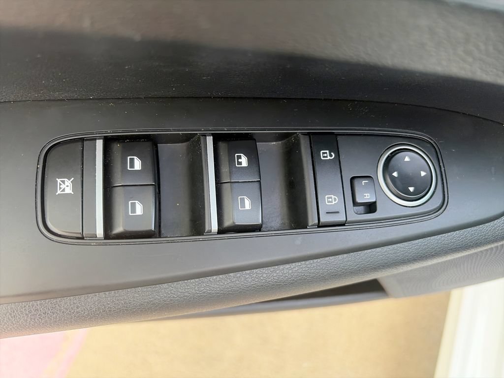 Used 2024 White Kia LXS image 23