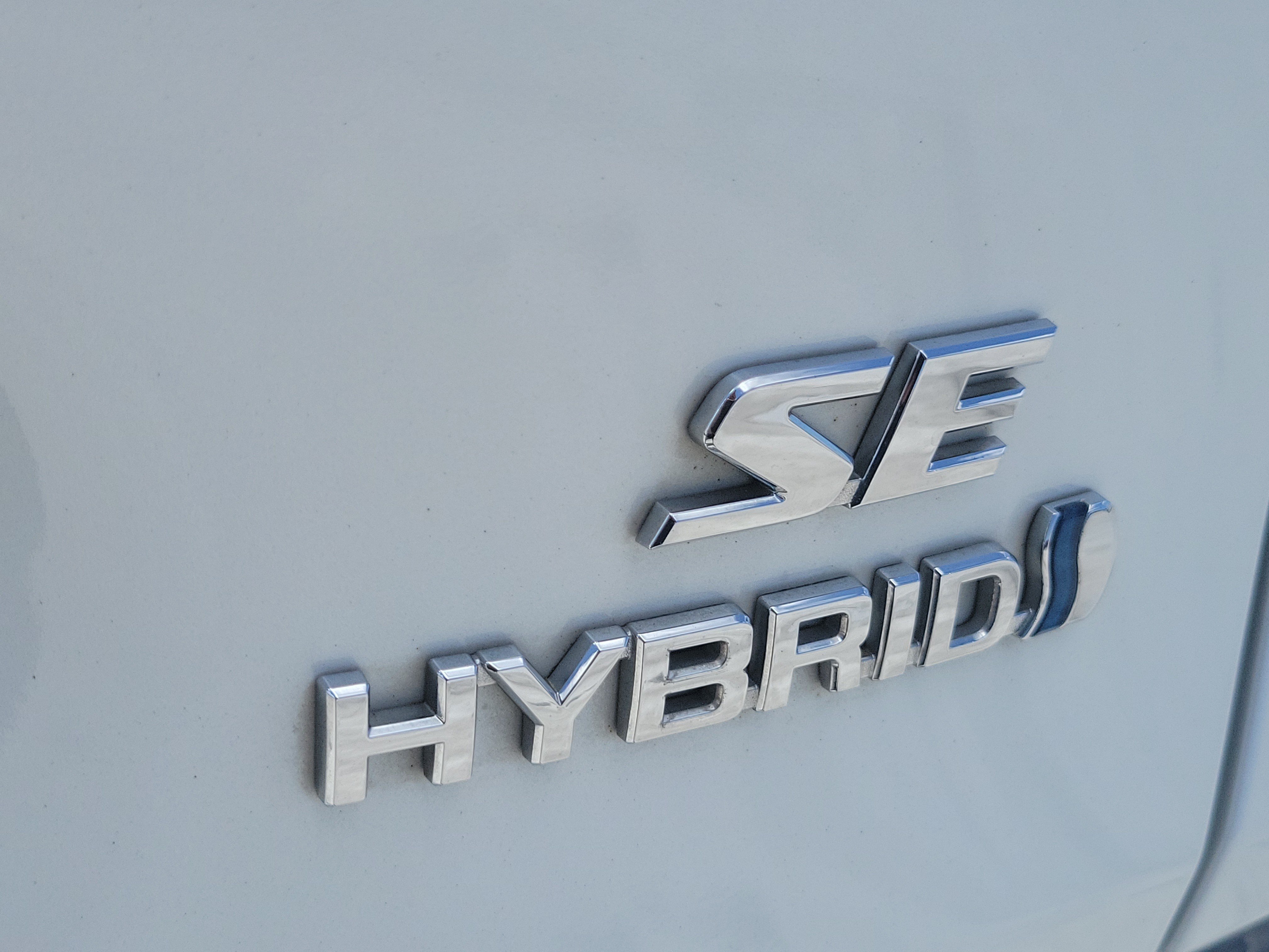 Used 2023 Pearl Toyota SE image 8