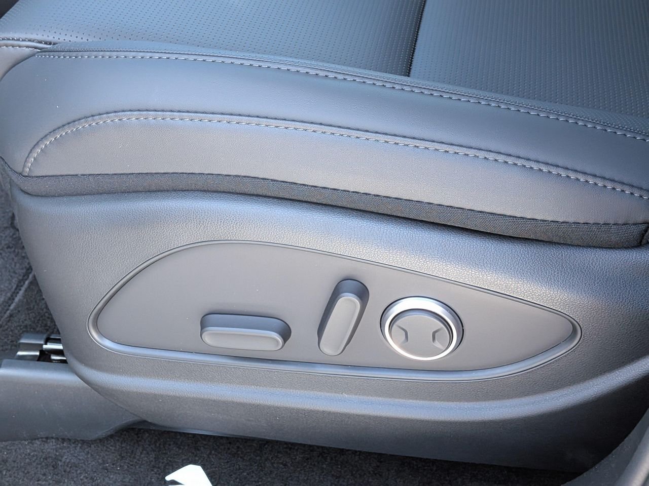 New 2026 Galaxy Maroon Pearl Hyundai Blue SEL Premium 8P image 18