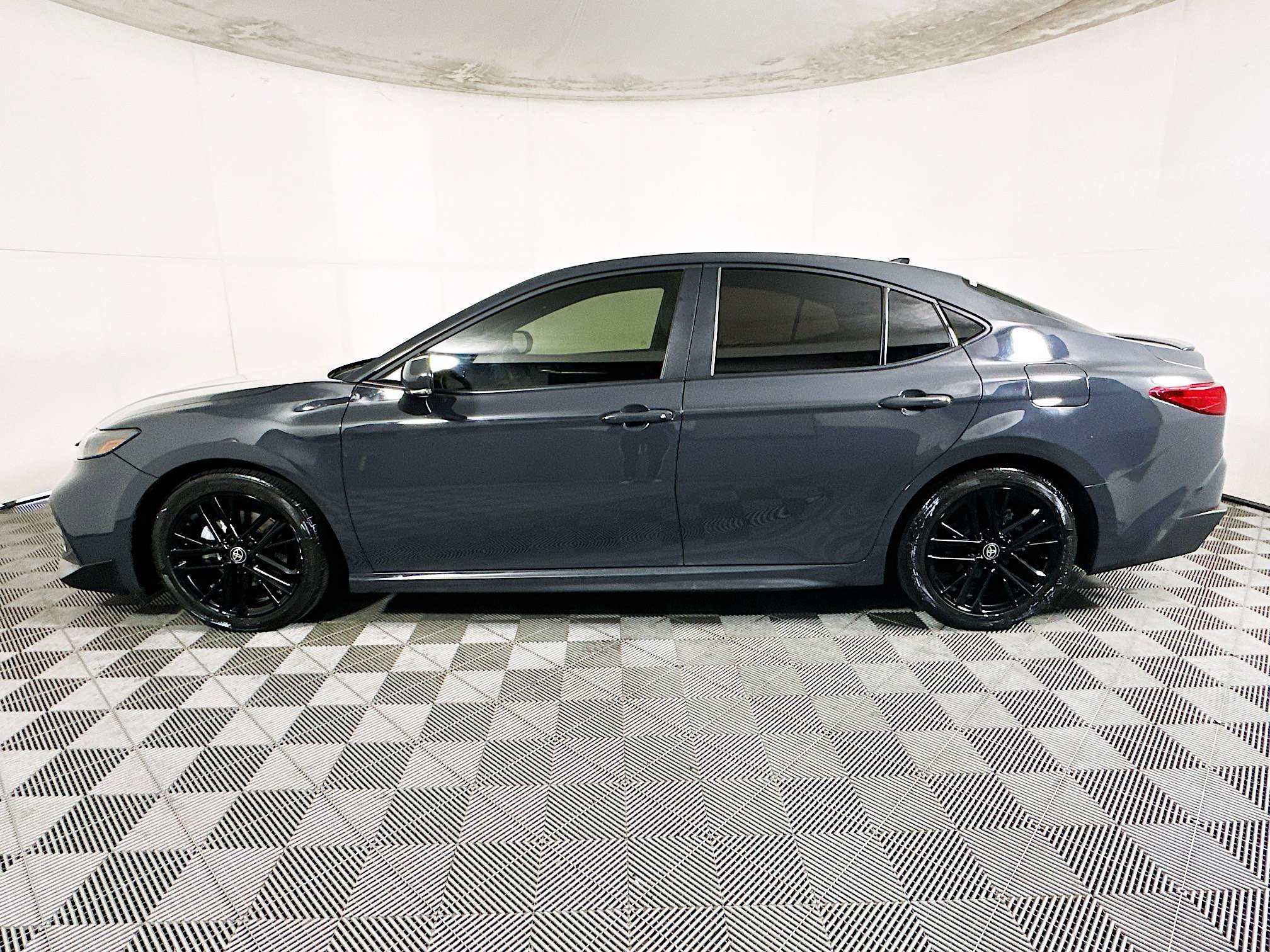 2025 Toyota Camry thumbnail 8