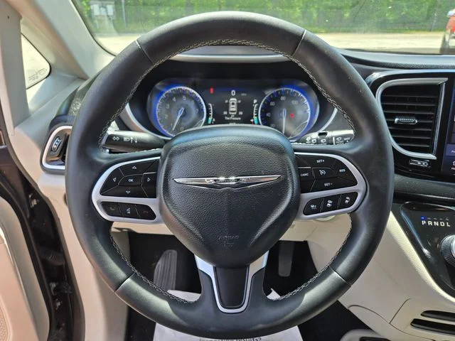 Used 2023 Gray Chrysler Touring L image 31