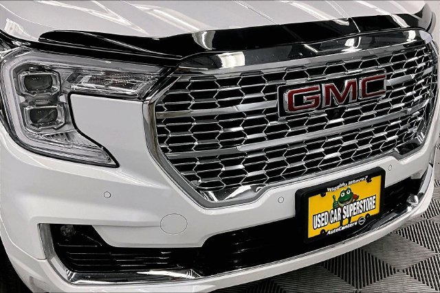 Used 2024 Summit White GMC Denali image 34