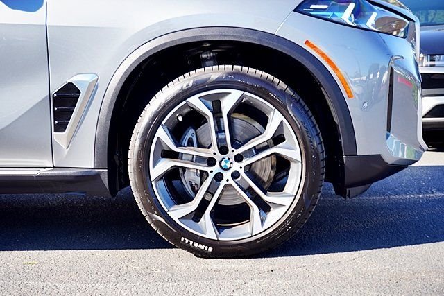 Used 2026 Gray BMW sDrive40i image 7