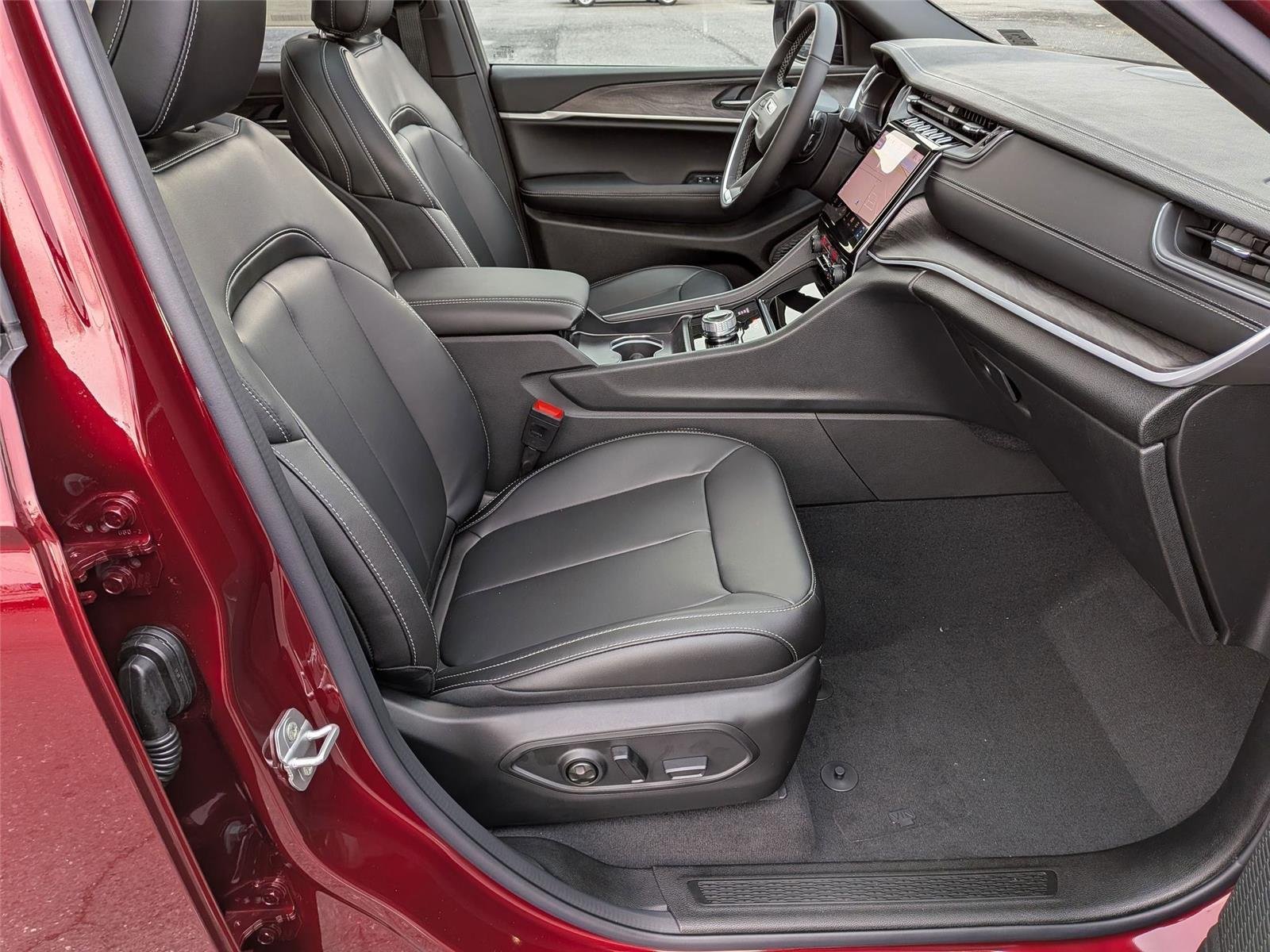 New 2025 Velvet Red Pearl-Coat Exterior Paint Jeep Limited image 35