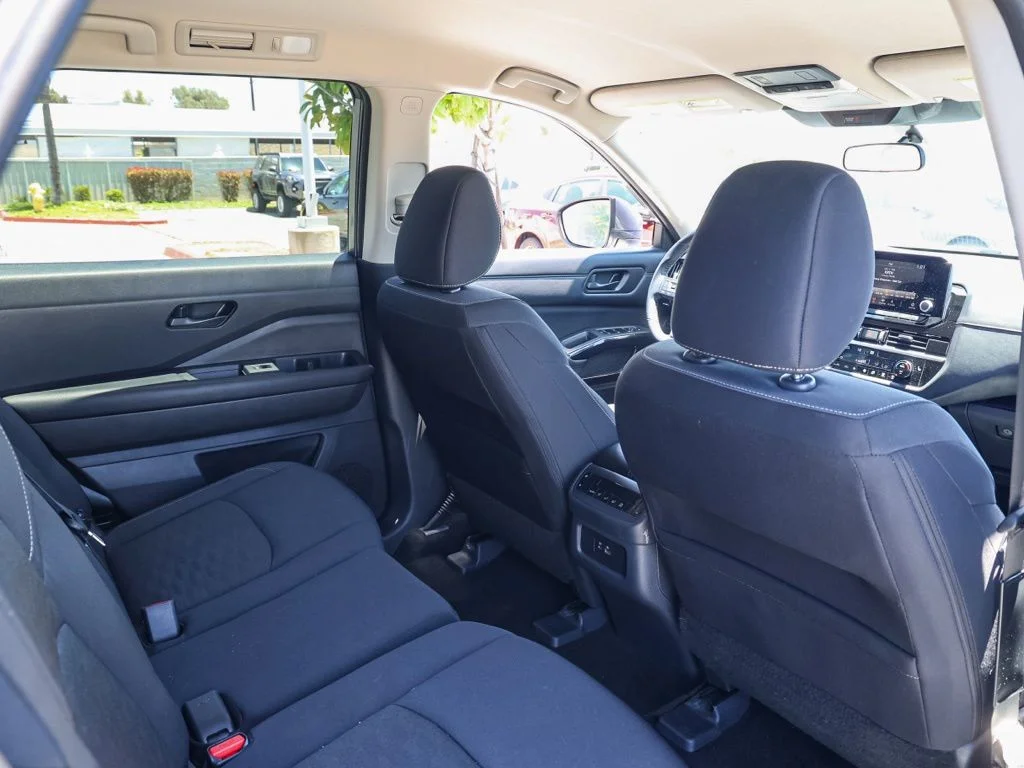 Used 2024 Gray Nissan SV image 16