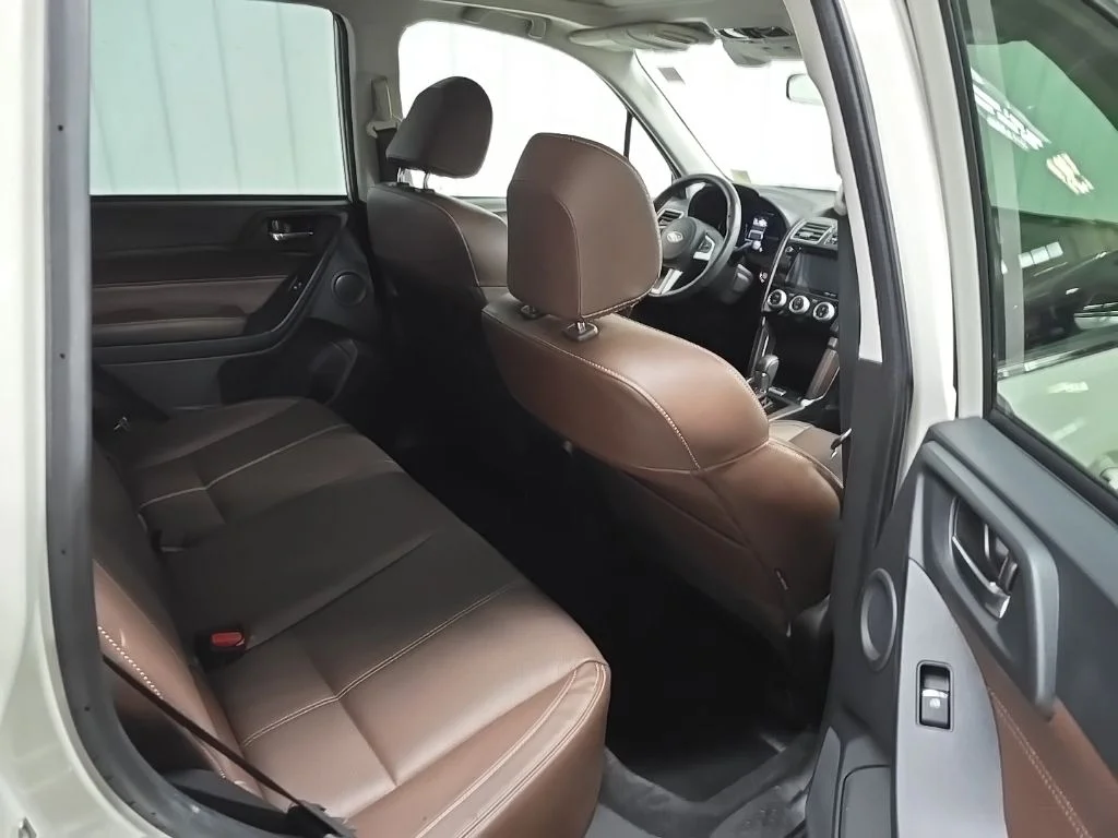 Used 2017 White Subaru 2.5i Touring image 21