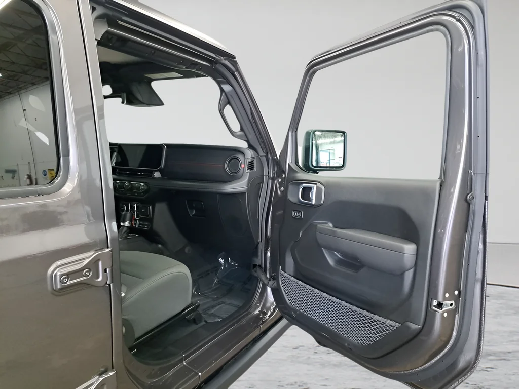 New 2026 Granite Crystal Metallic Clear-Coat Exterior Paint Jeep Rubicon image 15