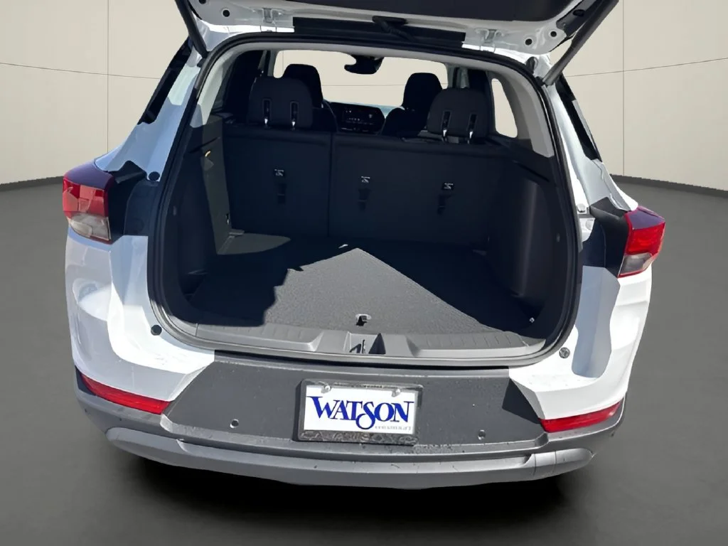 New 2026 Summit White Chevrolet LT image 6