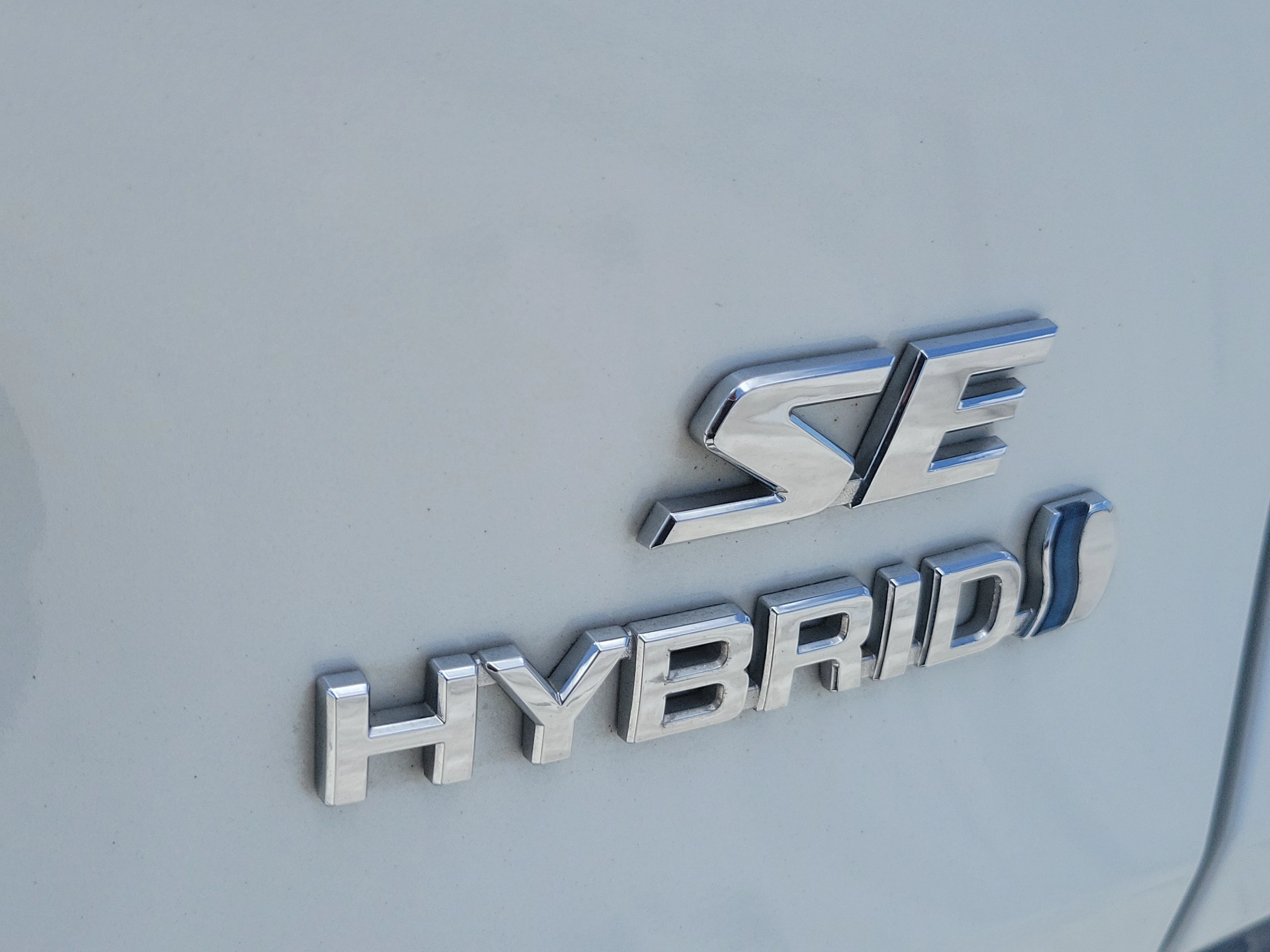 Used 2023 Pearl Toyota SE image 8