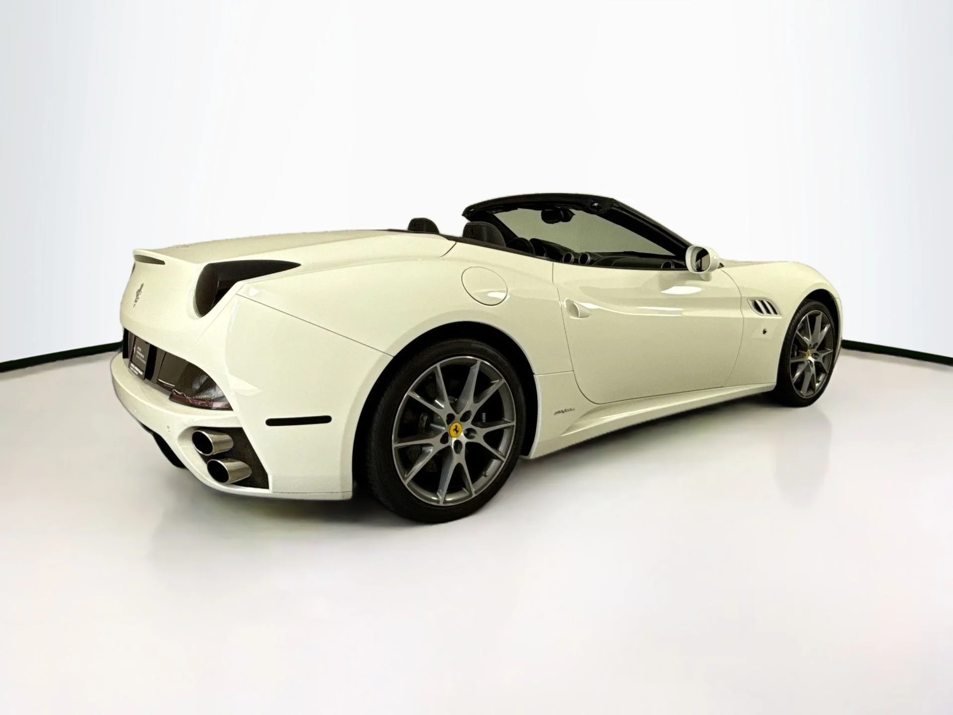 Used 2010 Bianco Avus Ferrari Base image 7