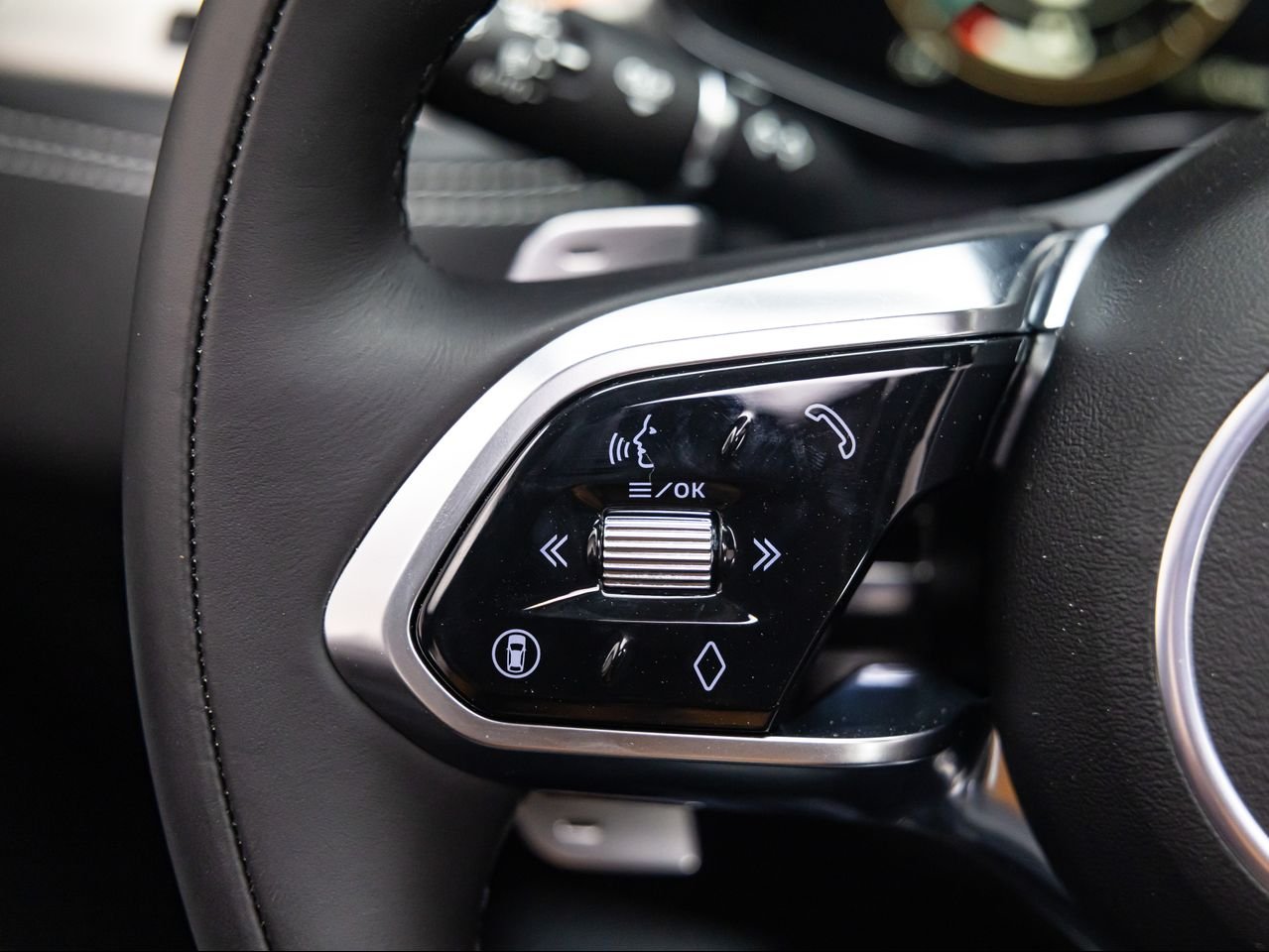 2025 Jaguar F-PACE R-Dynamic S - Photo 21