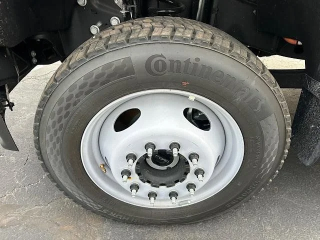 New 2025 Oxford White Ford F-550® XL image 17