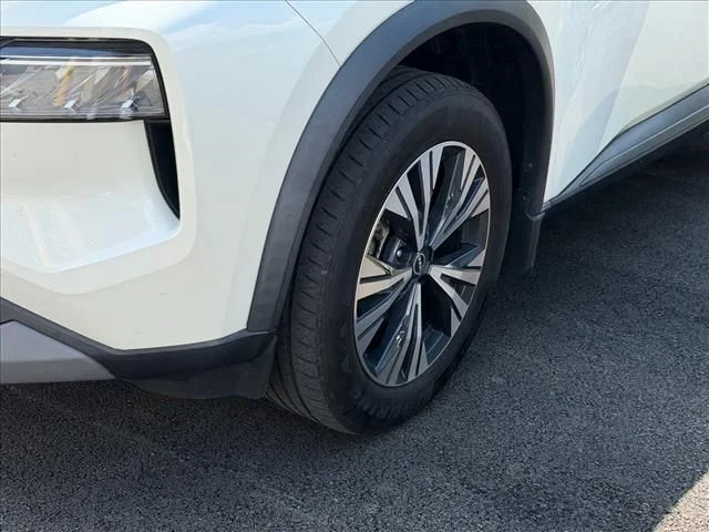 Used 2023 White Nissan SV image 19