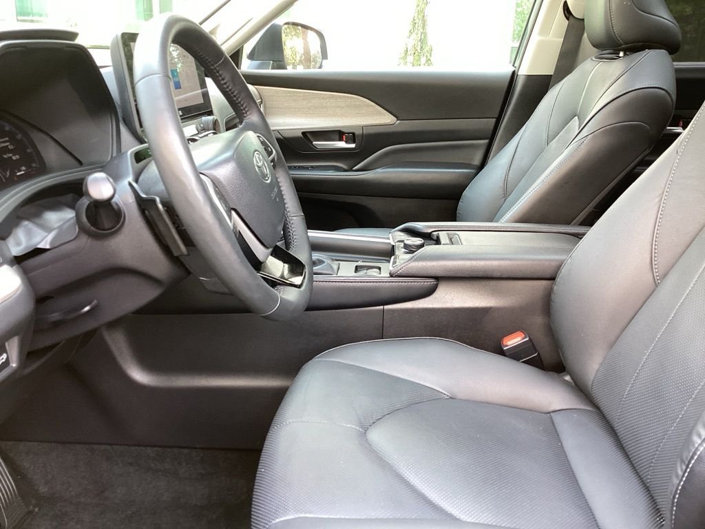 Certified Used 2025 White Toyota Platinum image 4