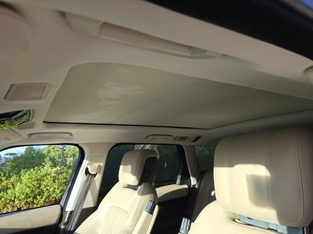 Used 2019 Fuji White Land Rover HSE image 18