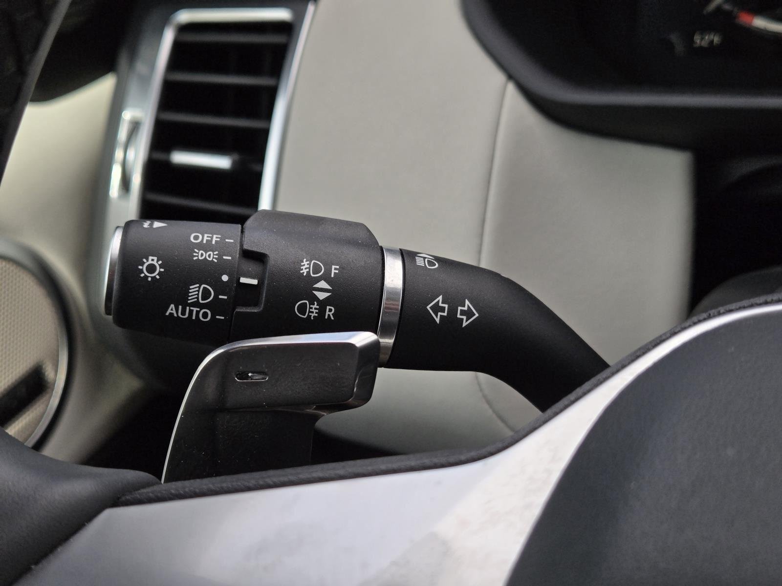 Used 2025 Fuji White Land Rover S image 16
