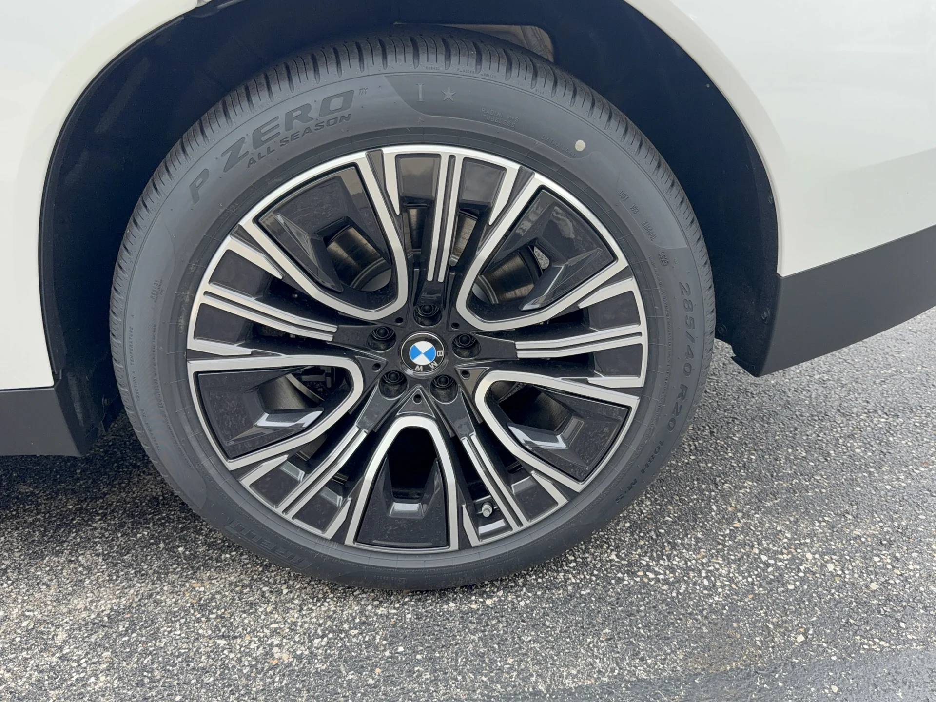 New 2026 Mineral White Metallic BMW 30 xDrive image 28