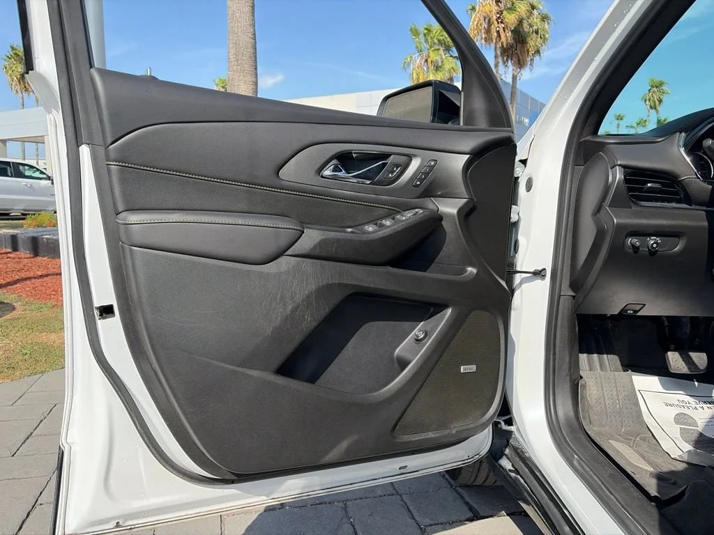 Used 2023 Iridescent Pearl Tricoat Chevrolet Premier image 15
