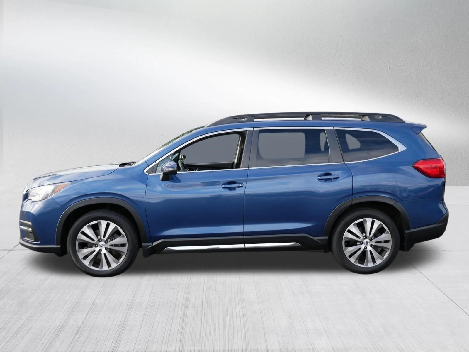 Used 2020 Abyss Blue Pearl Subaru Limited image 4