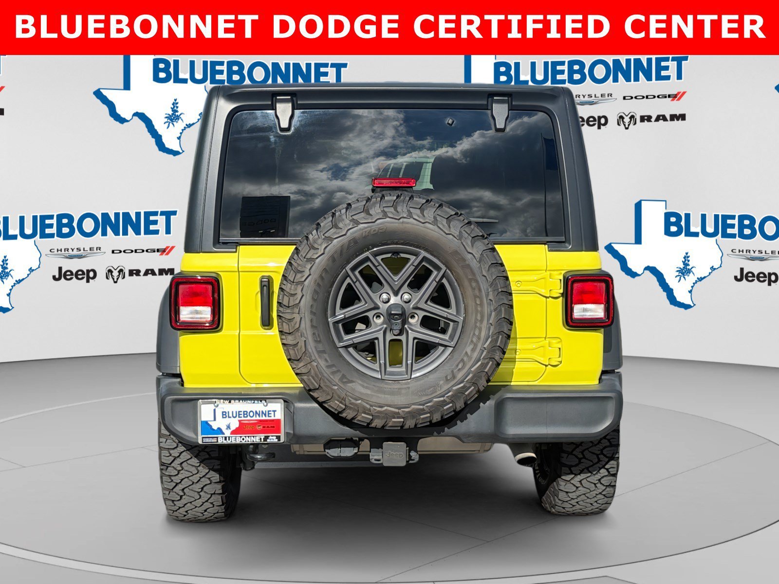 Used 2024 High Velocity Clearcoat Jeep Sport S image 6