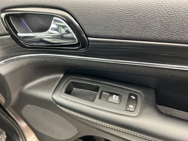 Used 2021 Brown Jeep Limited image 27