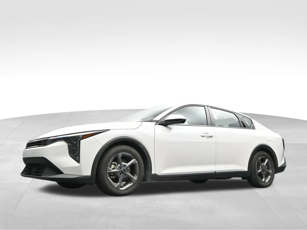 2025 Kia K4 LXS - Photo 36