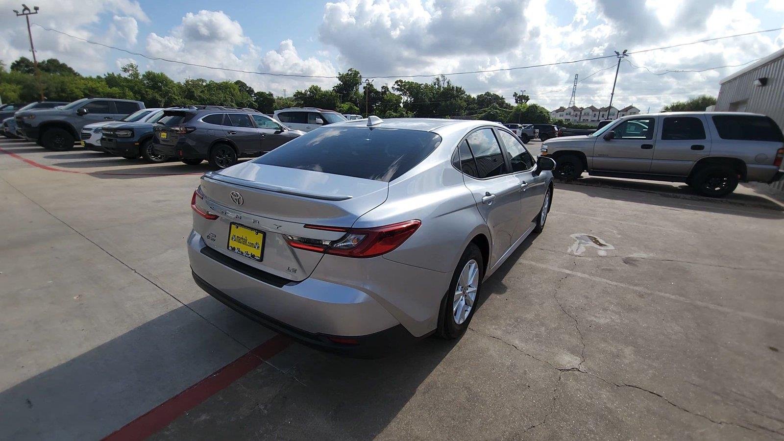 2025 Toyota Camry photo 8 of 34