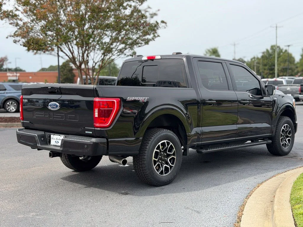 Used 2023 Black Ford XLT image 17