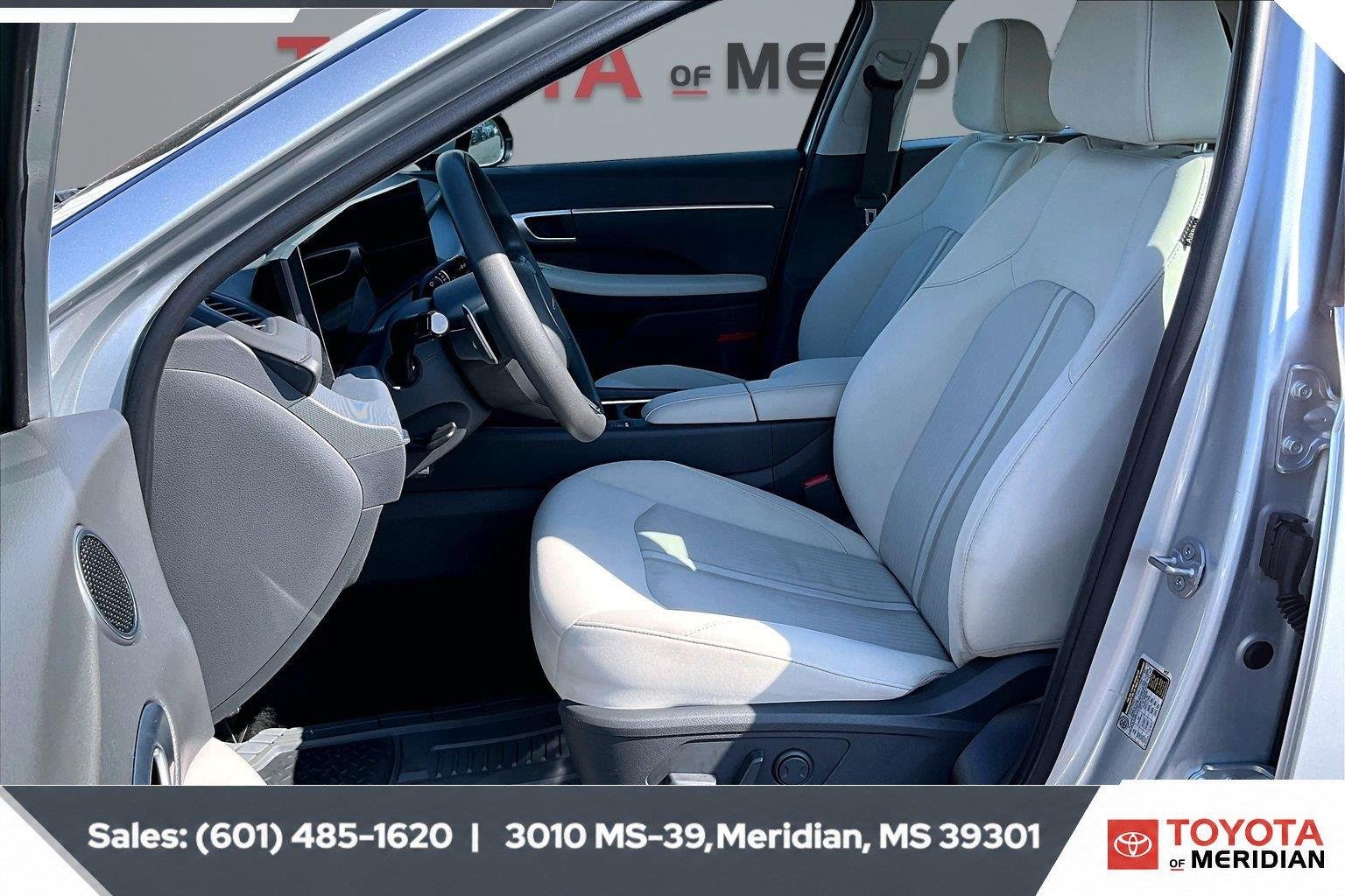 Used 2025 Aero Silver Hyundai SEL image 18