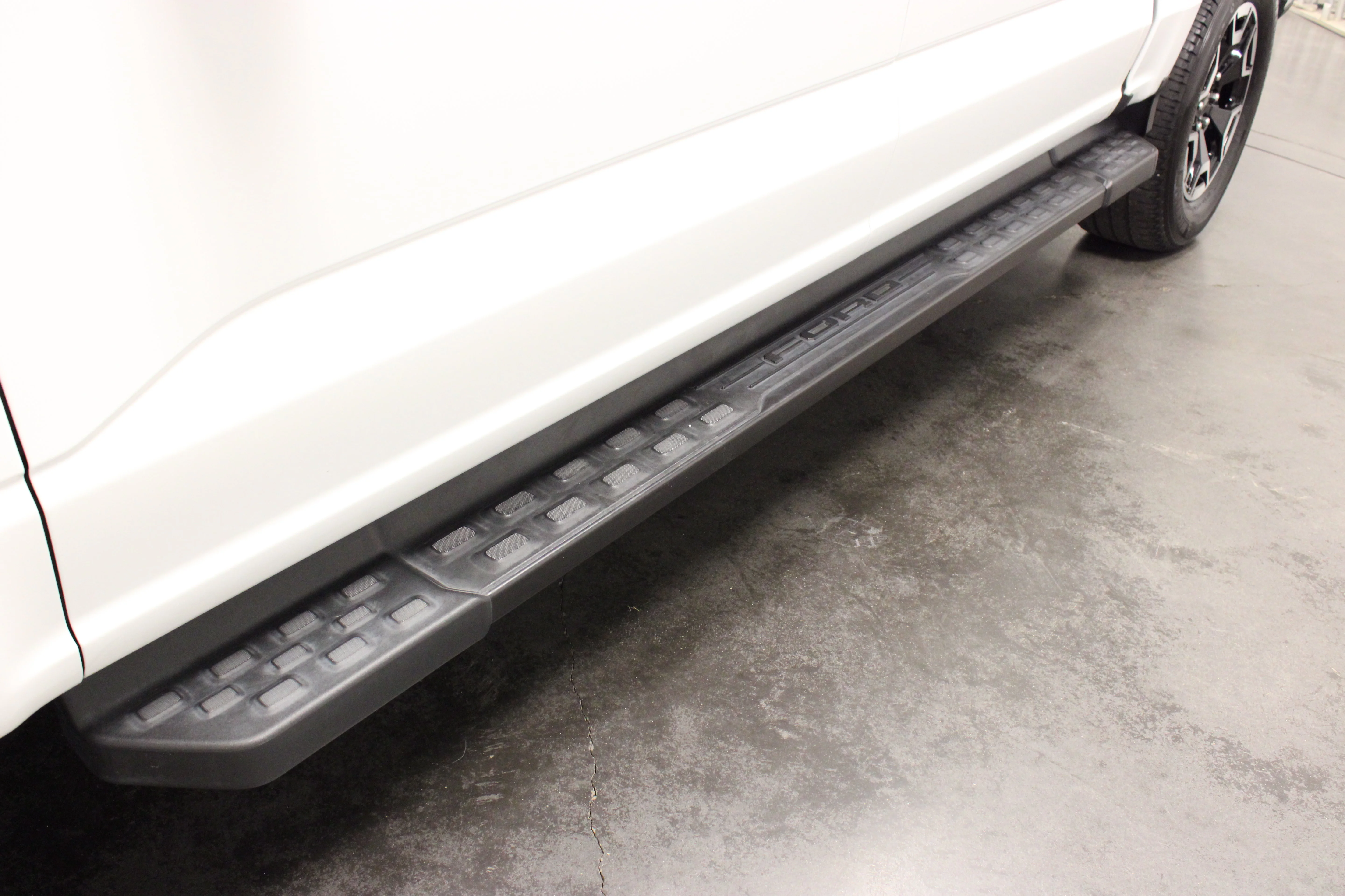 Used 2023 Oxford White Ford XLT image 10