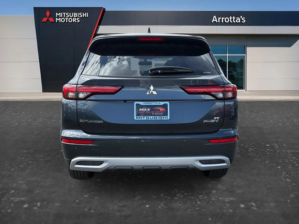 New 2025 Graphite Gray Mitsubishi SE image 6